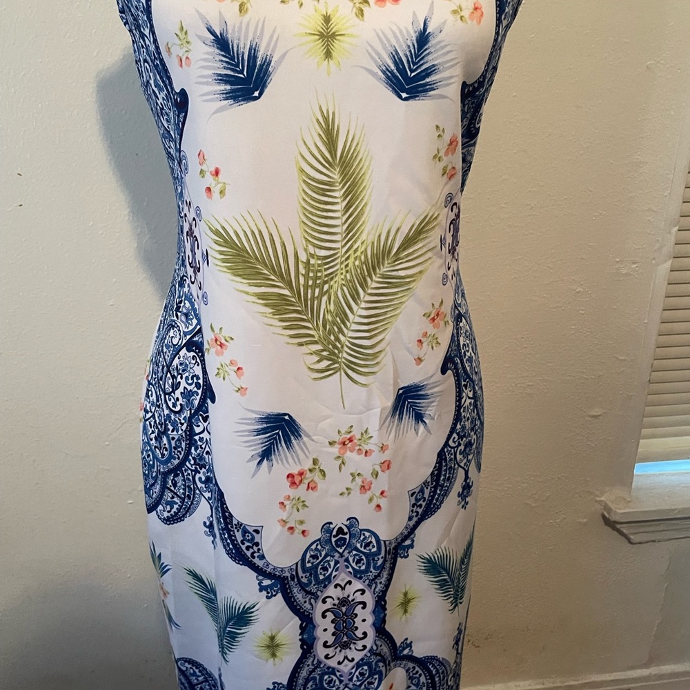 Dress - Picture 5 of 9